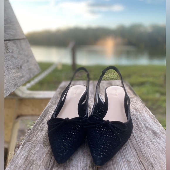 ANN TAYLOR Black Suede Pointy Shoes - Picture 3 of 5